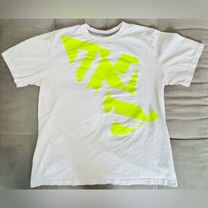 💥 Nike sportswear XL White Graphic Shirt Sleeve T-Shirt Neon Yellow EUC Y2K